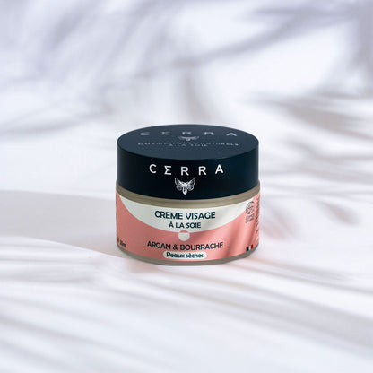 Nachtcreme mit Argan und Borretsch – angereichert mit Seide – aus kontrolliert biologischem Anbau.