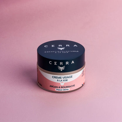 Nachtcreme mit Argan und Borretsch – angereichert mit Seide – aus kontrolliert biologischem Anbau.